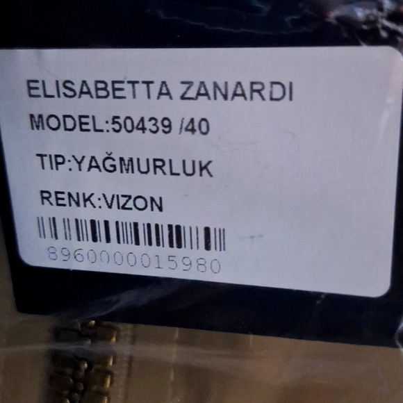 Trenchcoat. Tan shiny color. - Picture 10 of 11